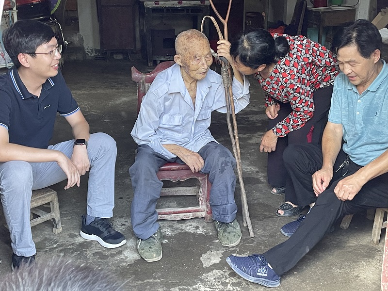 區(qū)人大代表、集團副總馮小龍走訪潘塘福利院為老人送關懷